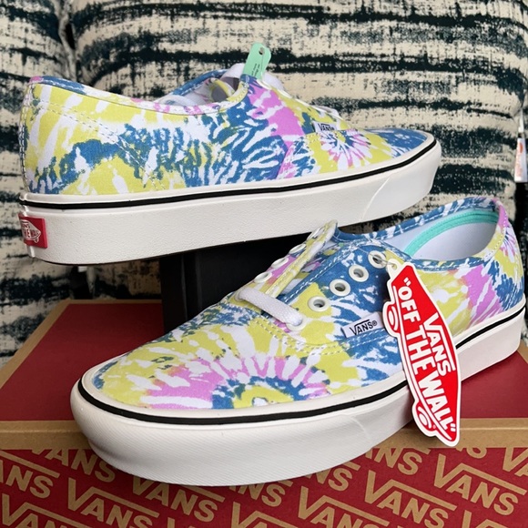 Vans Tie-Dye Canvas Low-Top Sneakers in Blue, Pink, Yellow - Picture 9 of 16
